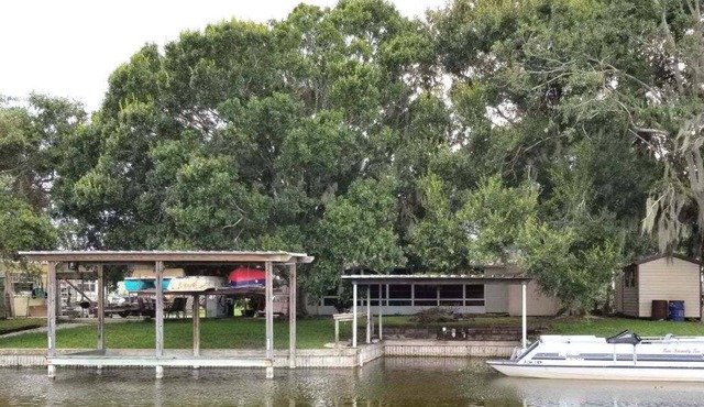 Charming Waterfront-Carport, Lake O Access, NEW Central AC, Covered Boat Docking