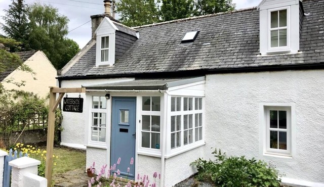 Charming Waterside Cottage in the heart of Speyside