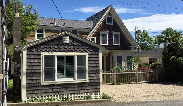 CHARMING WEST END COTTAGE