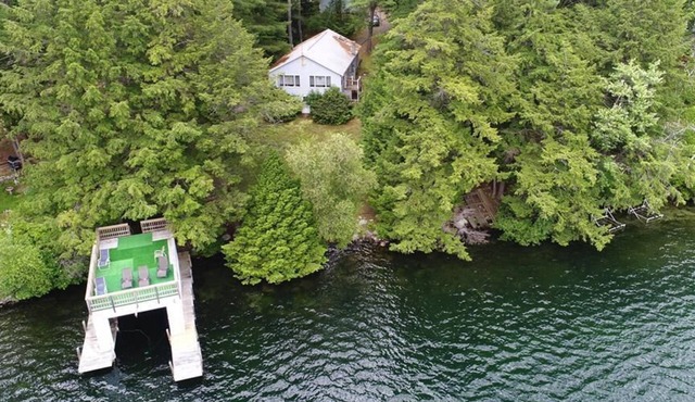 Charming Winnipesaukee Waterfront Meredith with great Sun Deck