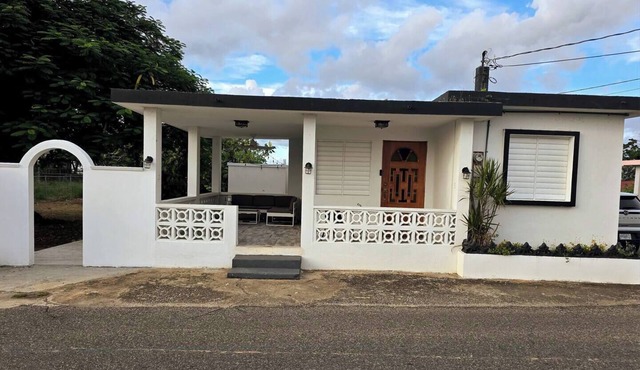 Charming writer's studio in quaint Hatillo with AC