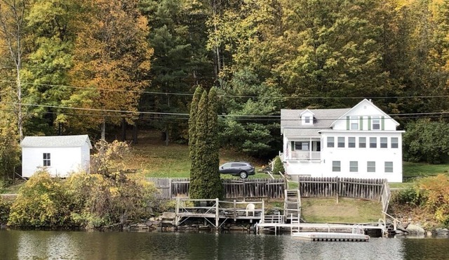 Charming year-round lakefront house with breathtaking panoramic views