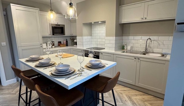 Charming Yorkshire Retreat - Private Parking - Family Friendly