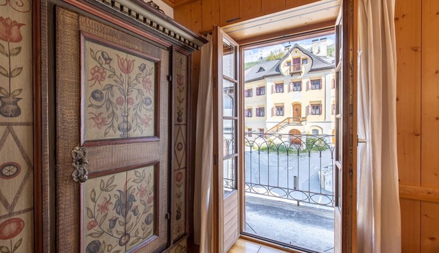 Chasa Tredeschin: Holiday flat with style in the village center of Sent