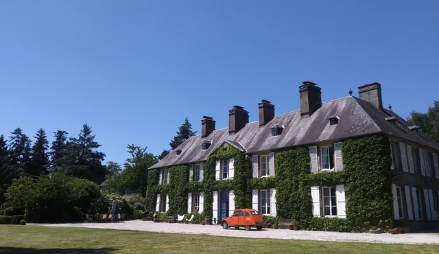 Chateau with Pool 88 acres sleeps 12+, 5 1/2bathrooms, pond private oasis