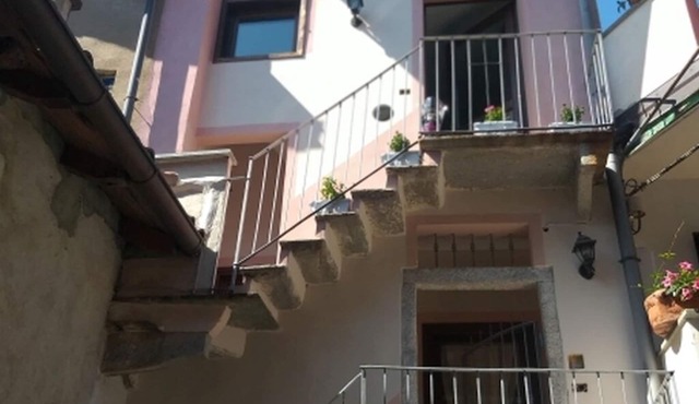 CHATEAU ROSE' FAR 2 KMS FROM LAKE MAGGIORE OF INTRA