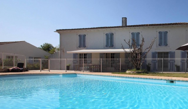 Chateauneuf du Pape (meadow view)