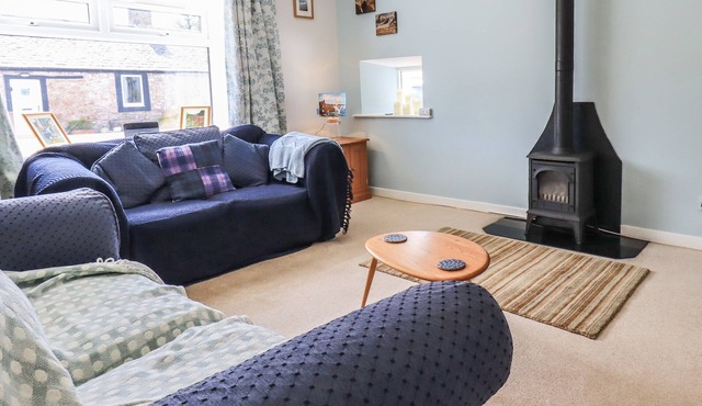 CHATELHERAULT, pet friendly, character holiday cottage in Ruthwell