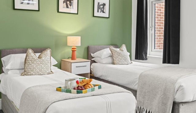 Cheadle l 2-Bed Flat l Near Airport & Christie