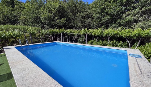 Cheap holidays: 3 to 6 bedroom villa with pool - ideal for groups.