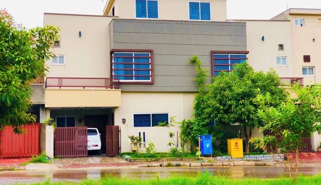 Cheap modern design luxury house with free parking