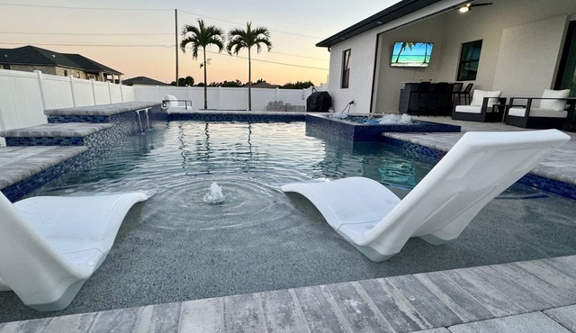 Check Dreams Retreat: Heated Saltwater Pool/Hot Tub & Putt Putt Golf