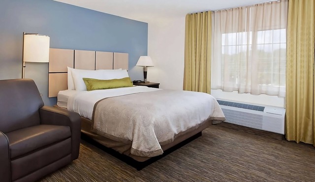 Check out East Tennessee History Center! 3 Family-friendly Units W/Kitchens!