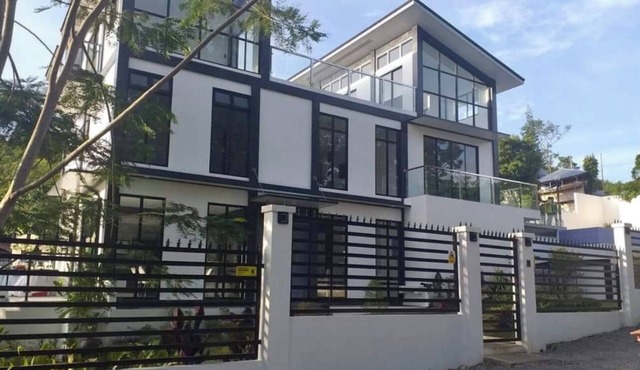 Check out this spectacular 5 Bed Villa with Pool!