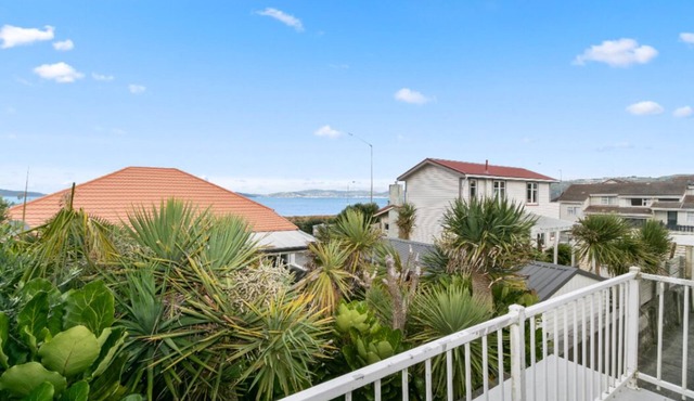 Cheer full 2bdm warm home close to the beach