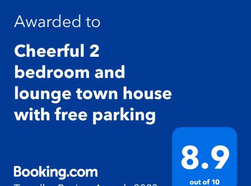 Cheerful 2 bedroom and lounge town house with free parking