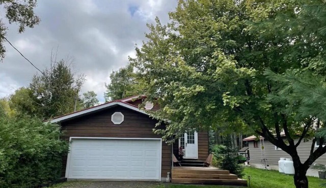 Cheerful 3 bdrm home in the Kawarthas.