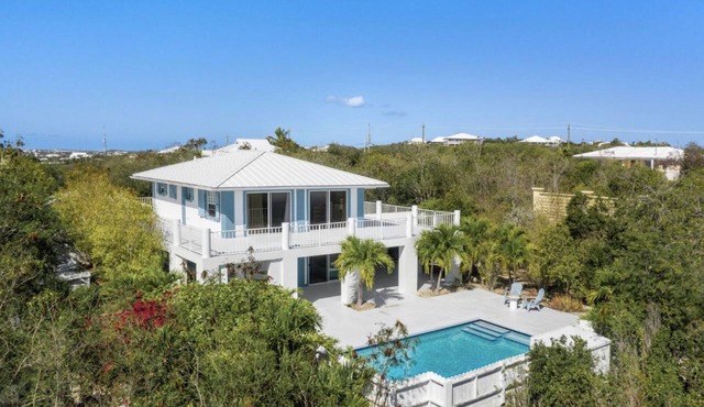 Cheerful 3 bedroom Villa close to Grace Bay and Chalk Sound