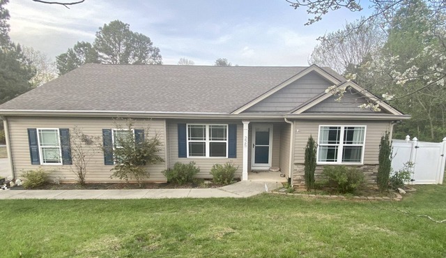 Cheerful 3 bedroom 2 1/2 bath private home with a pool