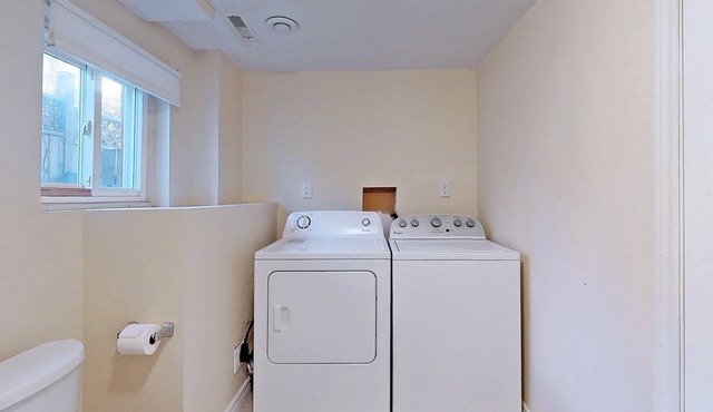 Cheerful and Spacious 6 Bedroom and 4 Bathroom House