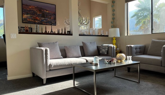 Cheerful condo, graceful complex, useful location: 2BR, patio, mountain views