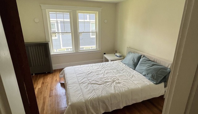 Cheerful entire house with 3 bedrooms and work area.