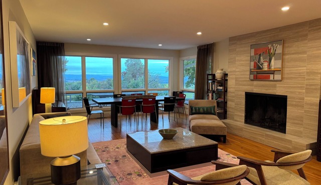 Cheerful Home with Stunning Views and Indoor Fireplace