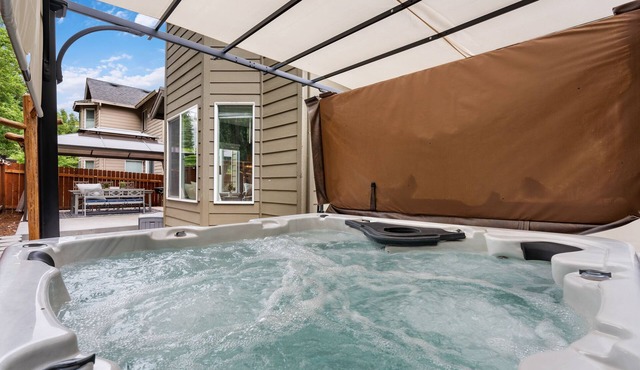 Cheerful Pet friendly Hot tub home located in Springer Estates.