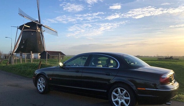Cheese Clogs Windmills & Countryside Private Tour in Jaguar