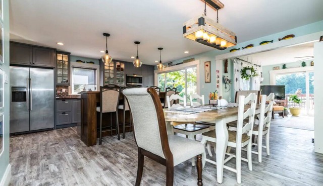 Chelsea Lake House, Game Room, & Pontoon-rental