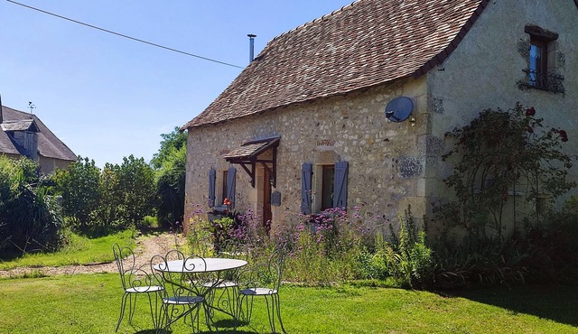Chenevaux - Pretty 2 bedroom cottage with pool in countryside