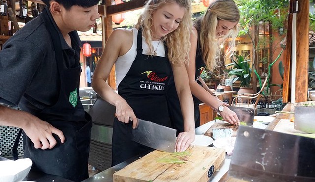 Chengdu Cooking Class with a Local Market Visit