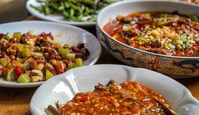 Chengdu Small-Group or Private Cooking Class & Market Tour
