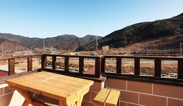 Cheongdo Mountains Bed and Breakfast