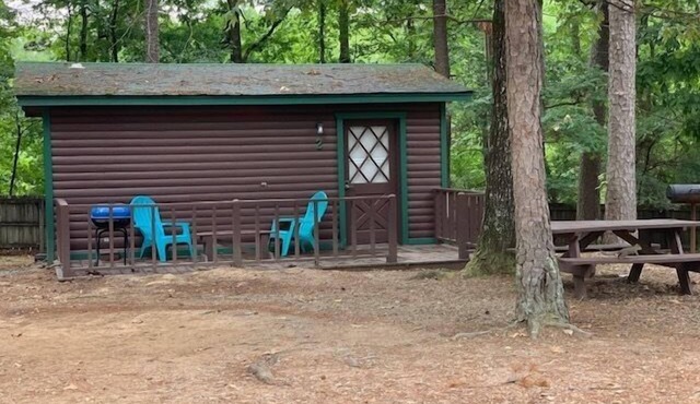 Cherokee Rose | Sleeps 4 | Cozy Studio Cabin Near Beavers Bend