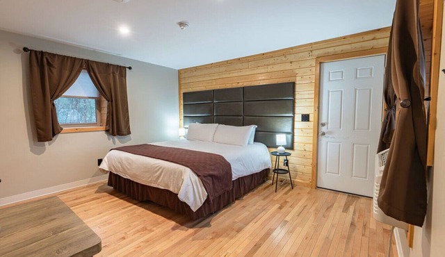 Cherry Lodge #2: King Room Near Nature Trails