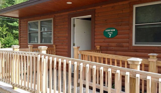 Cherry Suite: Cozy Mountain Resort Suite