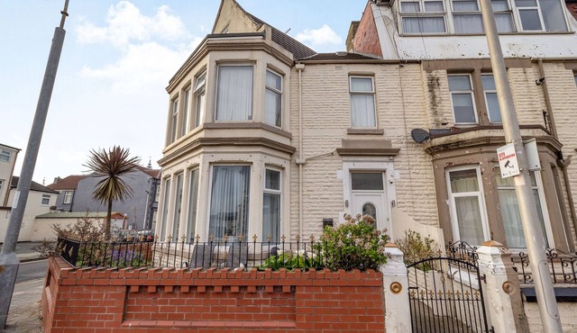 CHERRY TREE HOUSE, pet friendly, luxury holiday cottage in Blackpool