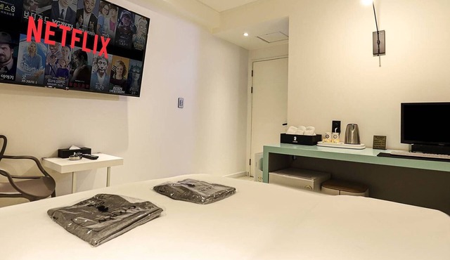 CHESS HOTEL