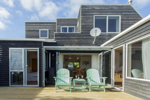 Chester Cottage Beachfront - direct ocean access