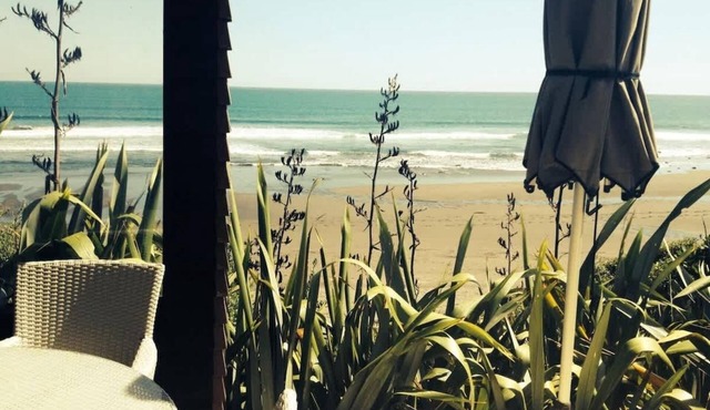 Chester Cottage Beachfront - direct ocean access