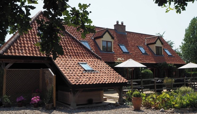 CHESTNUT TREE BARNS: CEDAR COTTAGE, pet friendly in Bungay