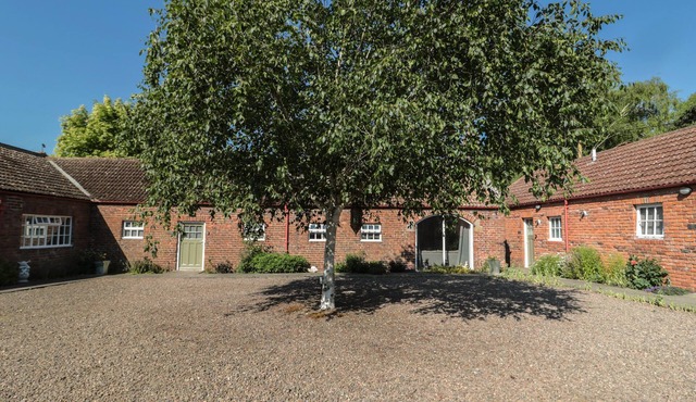 CHEVIOT VIEW, pet friendly, with a garden in Cornhill-On-Tweed