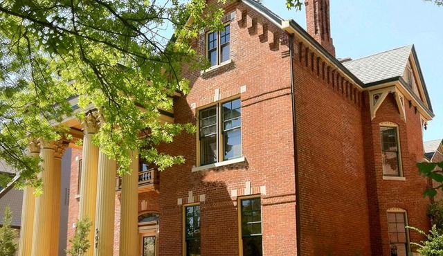 Chez Lyndon Manor
