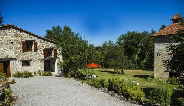 CHEZ SIMONE