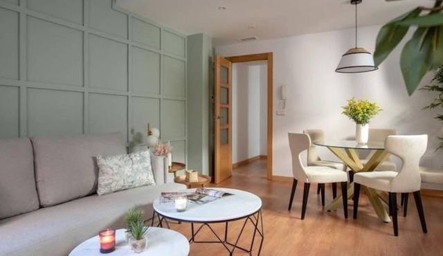ChezmoiHomes Gran Via House with parking