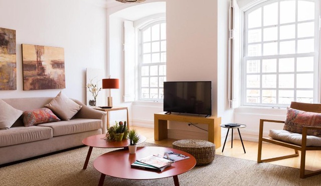 Chiado Spacious and Luxurious by Courtesy Morning