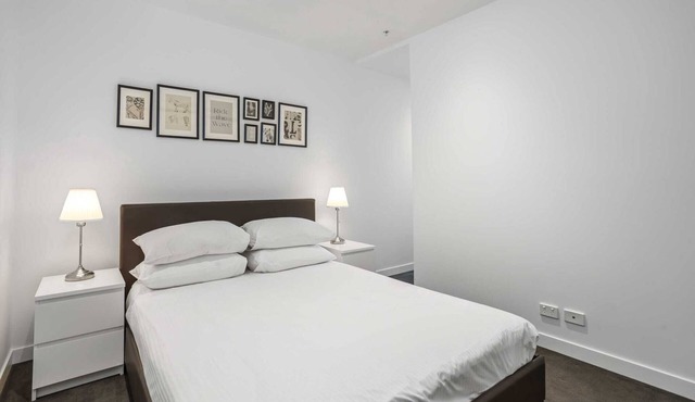 Chic 1-Bed with Parking, Pool and Gym