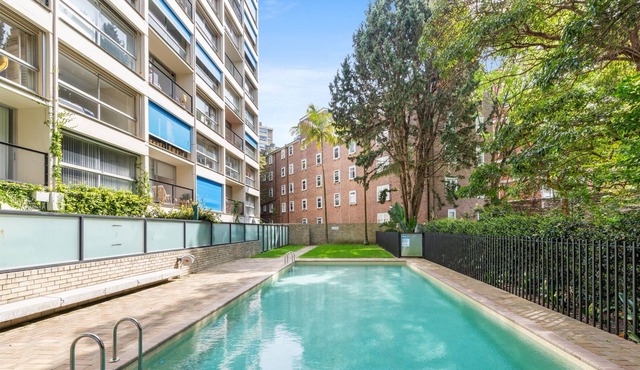Chic 1-Bed with Patio & Pool in Rushcutters Bay