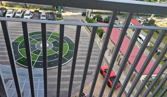 Chic 1-bedroom condo in brilliant Dasmariñas with fitness room, WiFi